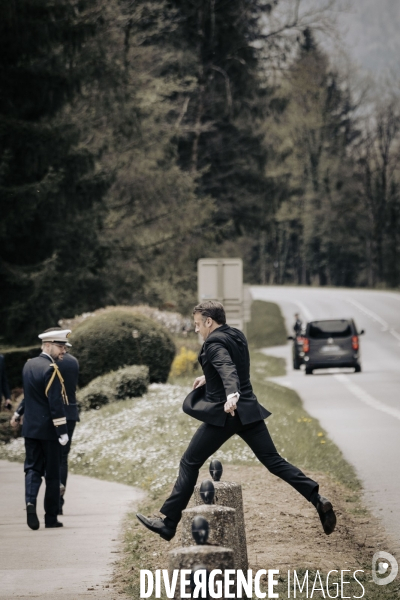 E. Macron, nécropole nationale des Glières