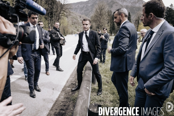 E. Macron, nécropole nationale des Glières