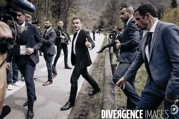 E. Macron, nécropole nationale des Glières