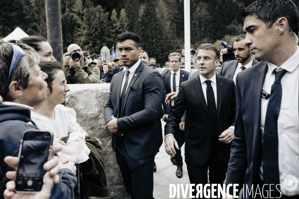 E. Macron, nécropole nationale des Glières