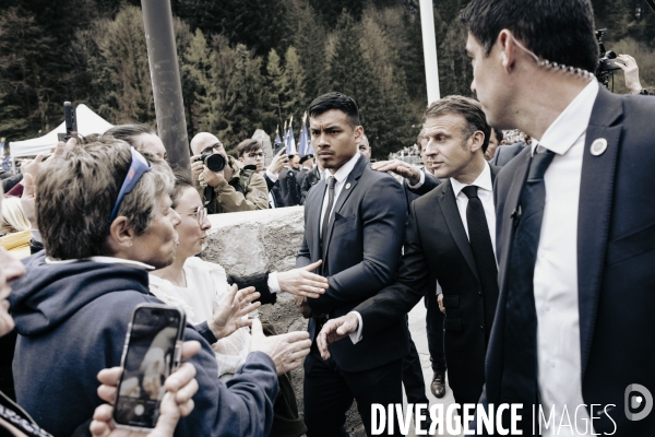E. Macron, nécropole nationale des Glières