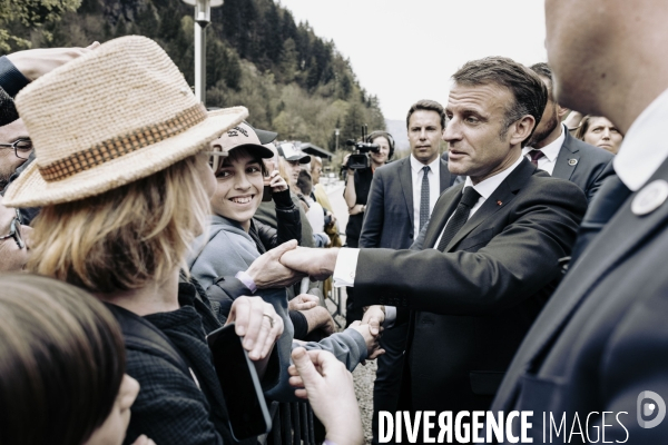 E. Macron, nécropole nationale des Glières