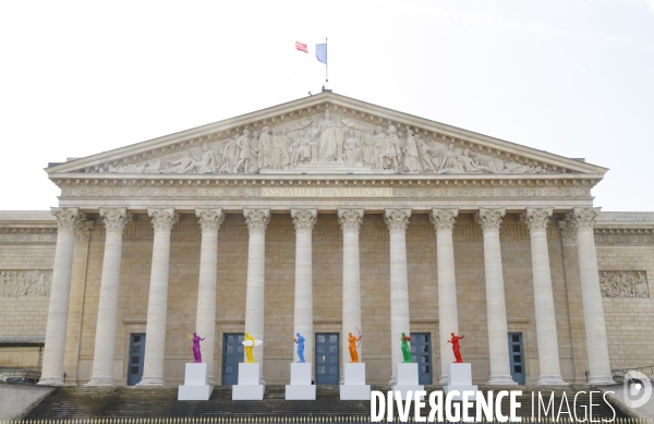 Six venus pour celebrer l olympiste devant l assemblee nationale