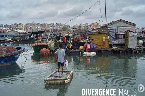 Les Tankas de Chine, de la mer à la terre.