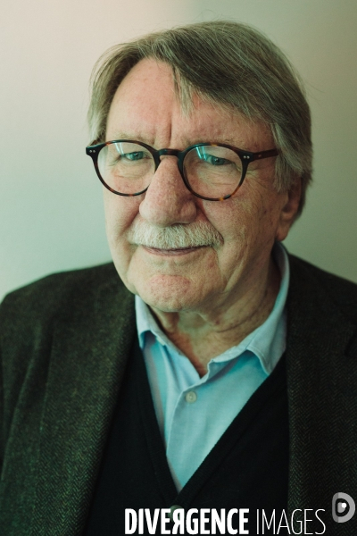 Portrait de Gérard Mauger, sociologue et auteur du livre  Avec Bourdieu. Un parcours sociologique . A Paris le 2 mai 2023.