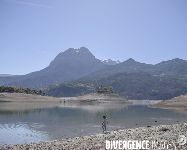Lac de Serre Ponçon. Niveau du lac au 14 Avril 2024