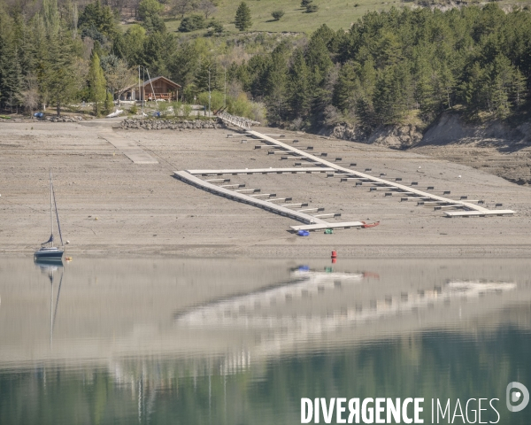 Lac de Serre Ponçon. Niveau du lac au 14 Avril 2024