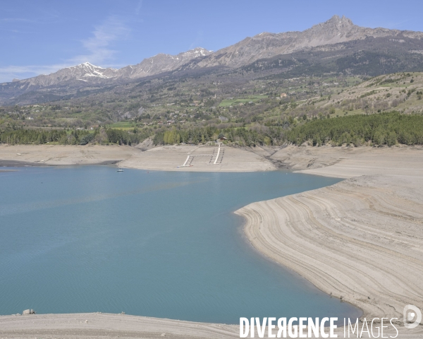 Lac de Serre Ponçon. Niveau du lac au 14 Avril 2024