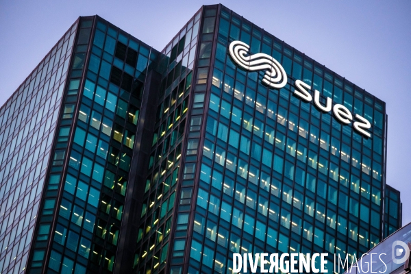 Quartier d affaire de la Défense, pendant le deuxieme confinement.