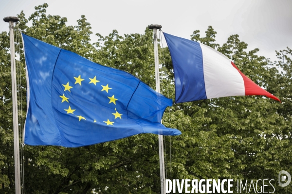 drapeau-europ-en-et-drapeau-fran-ais-par-lahc-ne-abib-photographie
