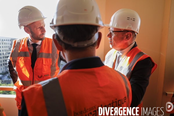 Guillaume Kasbarian et Stanislas Guerini visite un chantier à Bordeaux
