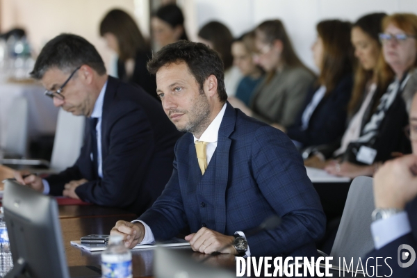 Guillaume Kasbarian et Stanislas Guerini, Remise du rapport de David Amiel sur le logement des agents publics