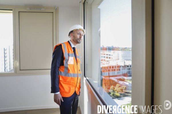 Guillaume Kasbarian et Stanislas Guerini visite un chantier à Bordeaux