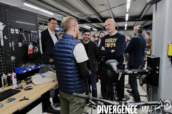 Roland Lescure et Patrice Vergriete visitent le site Upway