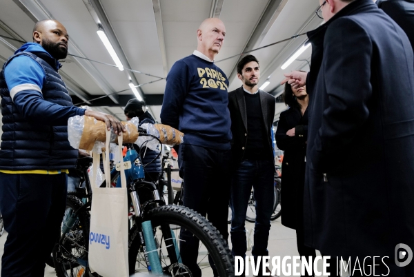Roland Lescure et Patrice Vergriete visitent le site Upway