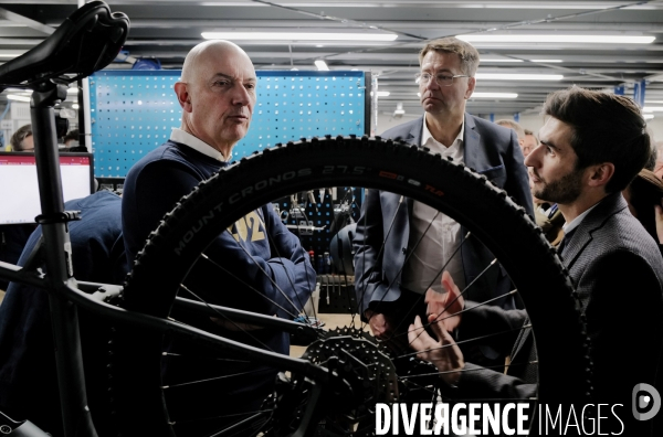 Roland Lescure et Patrice Vergriete visitent le site Upway