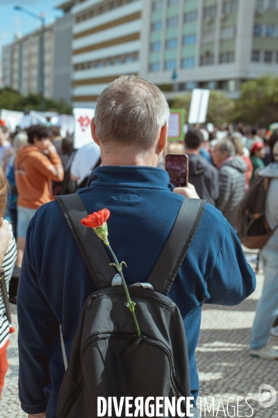 Manifestation pour les cinquante ans de la révolution des oeillets à Lisbonne