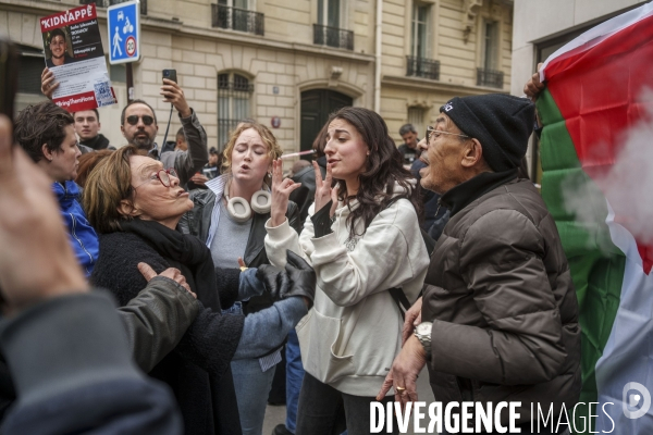 Manifestation propalestinienne devant  L école de Sciences po à Paris 