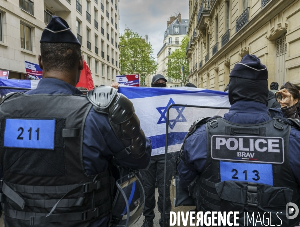 Manifestation propalestinienne devant  L école de Sciences po à Paris 