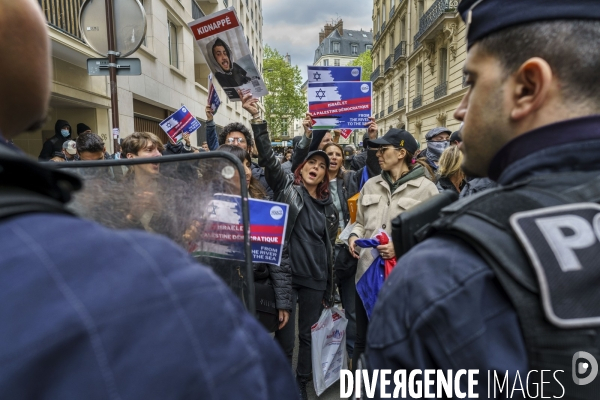 Manifestation propalestinienne devant  L école de Sciences po à Paris 