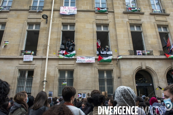 Manifestation pro-palestinienne et blocage à Sciences Po Paris