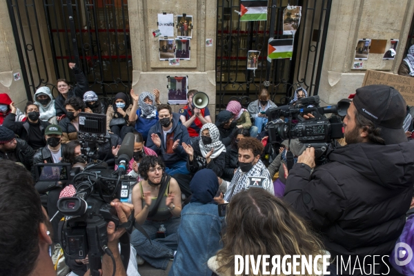 Manifestation pro-palestinienne et blocage à Sciences Po Paris