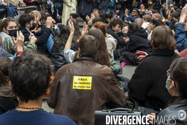 Manifestation pro-palestinienne et blocage à Sciences Po Paris