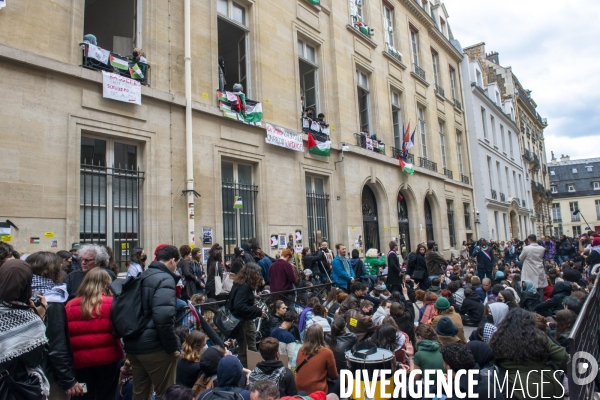 Manifestation pro-palestinienne et blocage à Sciences Po Paris