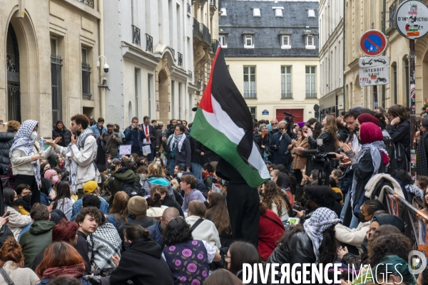 Manifestation pro-palestinienne et blocage à Sciences Po Paris