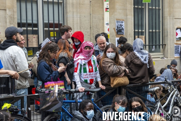 Manifestation pro-palestinienne et blocage à Sciences Po Paris