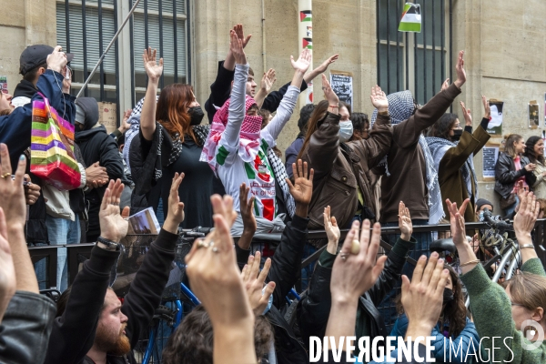 Manifestation pro-palestinienne et blocage à Sciences Po Paris