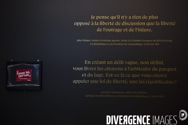 Accrochage de l exposition Sacrilège ! aux Archives Nationales