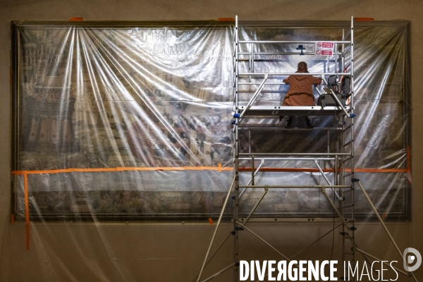 Accrochage de l exposition Sacrilège ! aux Archives Nationales