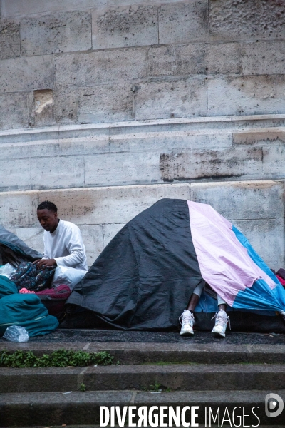 Evacuation Campement MNA à Hotel de Ville. 