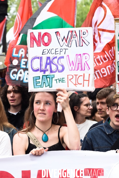 Les jeunes, à la Manifestation du 1 er mai 2024, à Paris