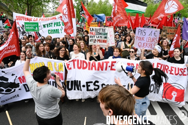 Les jeunes, à la Manifestation du 1 er mai 2024, à Paris