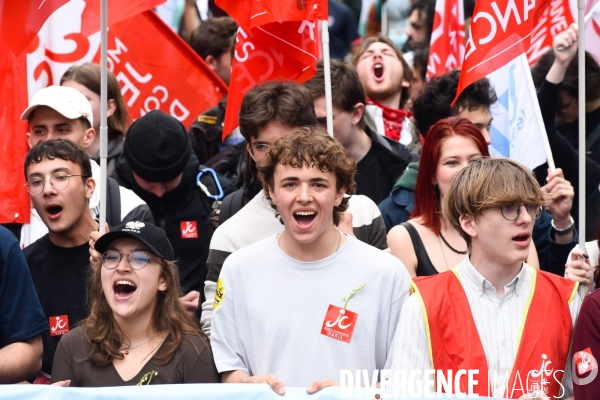 Les jeunes, à la Manifestation du 1 er mai 2024, à Paris