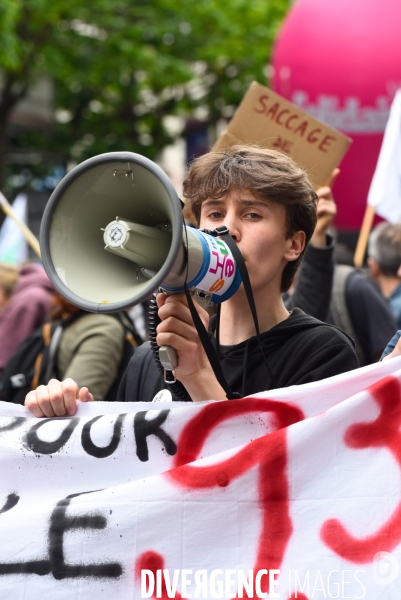 Les jeunes, à la Manifestation du 1 er mai 2024, à Paris
