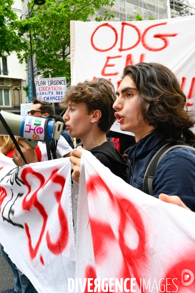 Les jeunes, à la Manifestation du 1 er mai 2024, à Paris