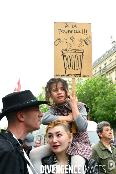 Les jeunes, à la Manifestation du 1 er mai 2024, à Paris