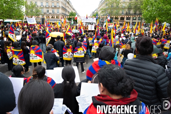 Visite du président chinois à Paris : Les Tibétains manifestent contre l occupation chinoise.