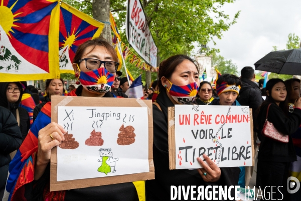 Visite du président chinois à Paris : Les Tibétains manifestent contre l occupation chinoise.