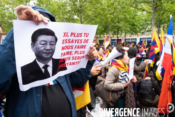 Visite du président chinois à Paris : Les Tibétains manifestent contre l occupation chinoise.