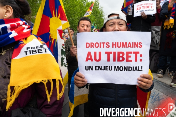 Visite du président chinois à Paris : Les Tibétains manifestent contre l occupation chinoise.