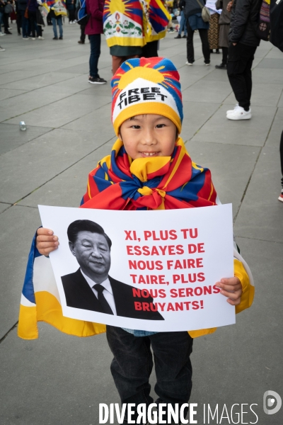 Visite du président chinois à Paris : Les Tibétains manifestent contre l occupation chinoise.