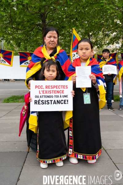 Visite du président chinois à Paris : Les Tibétains manifestent contre l occupation chinoise.