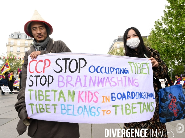 Visite du président chinois à Paris : Les Tibétains manifestent contre l occupation chinoise.