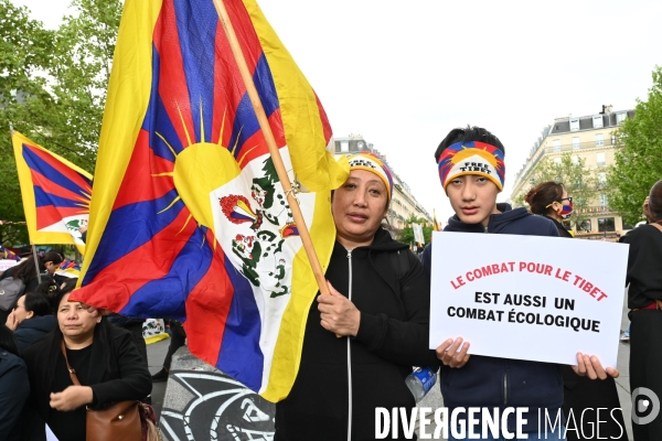 Visite du président chinois à Paris : Les Tibétains manifestent contre l occupation chinoise.