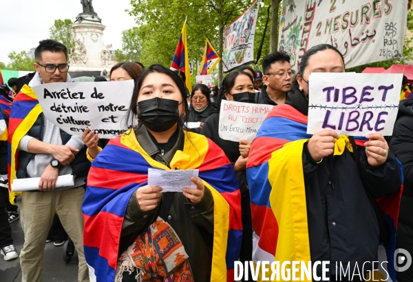 Visite du président chinois à Paris : Les Tibétains manifestent contre l occupation chinoise.