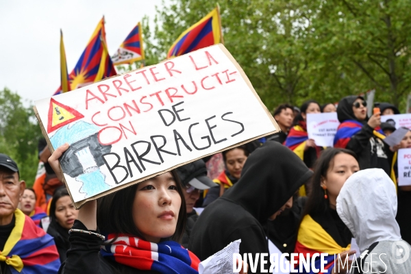 Visite du président chinois à Paris : Les Tibétains manifestent contre l occupation chinoise.